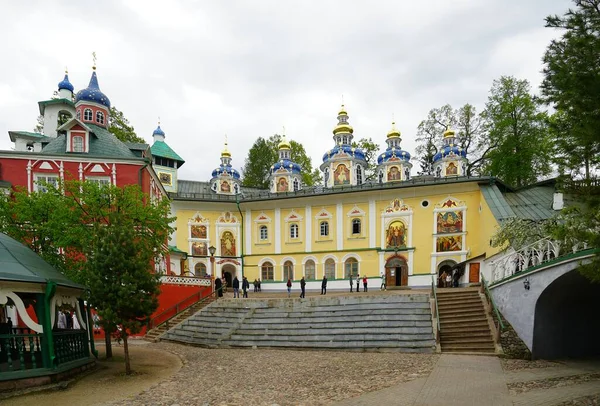 Mei Reis Naar Heilige Dormition Pskov Pechersky Klooster — Stockfoto