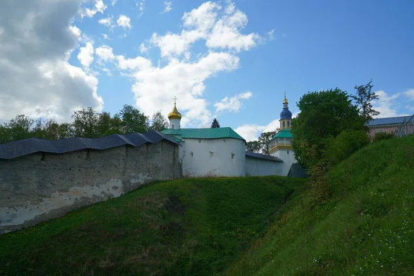 Mei Reis Naar Heilige Dormition Pskov Pechersky Klooster — Stockfoto