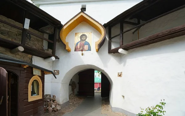 Травнева Подорож Монастиря Святої Дормії Псков Печерський — стокове фото