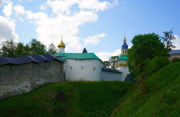 Maiausflug Zum Pskov Petschersky Kloster — Stockfoto