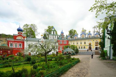 Kutsal Koğuş Pskov-Pechersky Manastırı 'na yolculuk