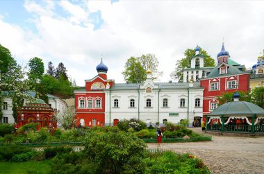 Kutsal Koğuş Pskov-Pechersky Manastırı 'na yolculuk