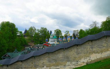 Kutsal Koğuş Pskov-Pechersky Manastırı 'na yolculuk
