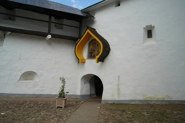 Mei Reis Naar Heilige Dormition Pskov Pechersky Klooster — Stockfoto