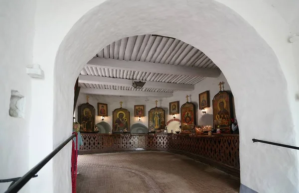 Kutsal Koğuş Pskov-Pechersky Manastırı 'na yolculuk