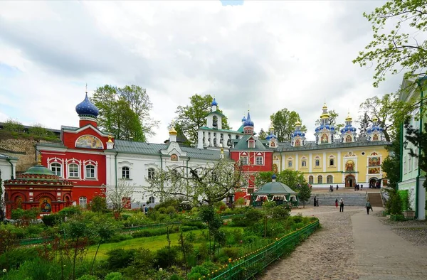 Kan Resa Till Den Heliga Dormition Pskov Pechersky Kloster — Stockfoto