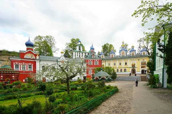 Kutsal Koğuş Pskov-Pechersky Manastırı 'na yolculuk
