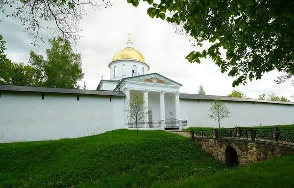 메이는 Dormition Pskov Pechersky 수도원 — 스톡 사진