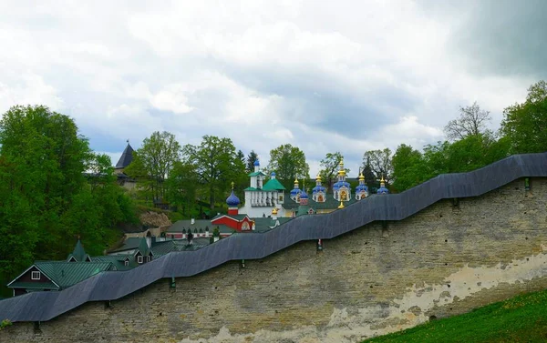 Maiausflug Zum Pskov Petschersky Kloster — Stockfoto