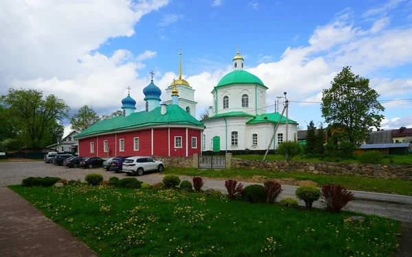 Kutsal Koğuş Pskov-Pechersky Manastırı 'na yolculuk