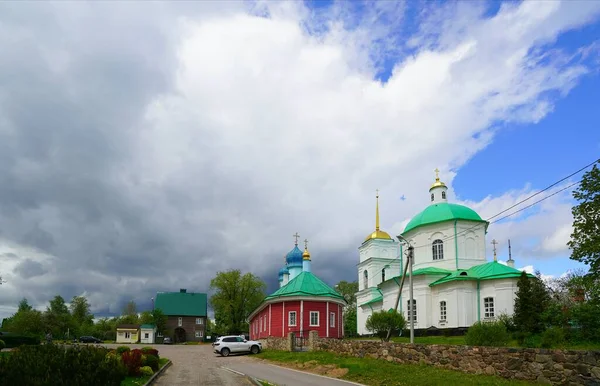 메이는 Dormition Pskov Pechersky 수도원 — 스톡 사진