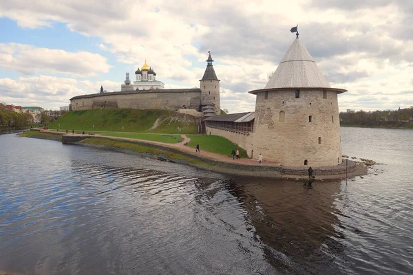 Passeie Pelo Delicioso Pskov Kremlin Pela Manhã Maio — Fotografia de Stock