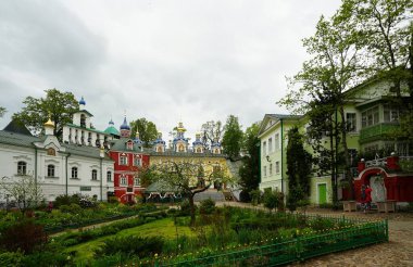 Kutsal Koğuş Pskov-Pechersky Manastırı 'na yolculuk