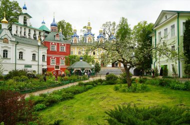 Kutsal Koğuş Pskov-Pechersky Manastırı 'na yolculuk