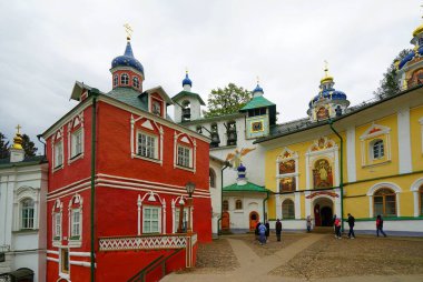 Kutsal Koğuş Pskov-Pechersky Manastırı 'na yolculuk