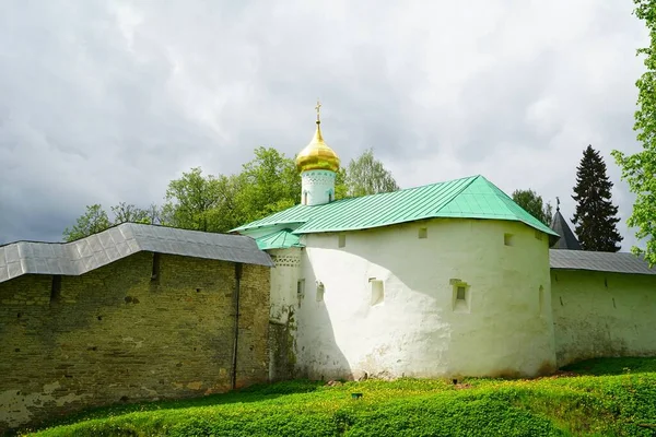 Μάιος Ταξίδι Στην Ιερά Κοίμηση Pskov Pechersky Μονή — Φωτογραφία Αρχείου
