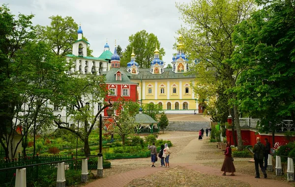 Kan Resa Till Den Heliga Dormition Pskov Pechersky Kloster — Stockfoto