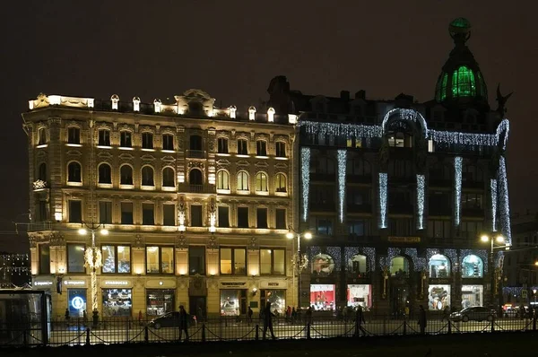 Şehrin Yeni Yıl Noel Elektrik Dekorasyonları Nevsky Beklentisi Singer House — Stok fotoğraf