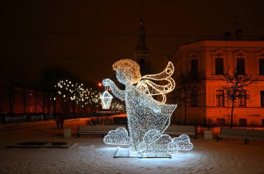 Şehrin Yeni Yıl ve Noel elektrik süslemeleri, Yarı Yıl