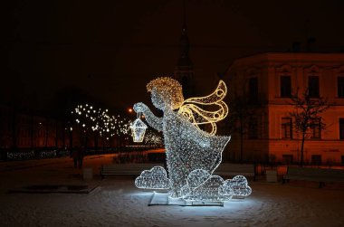 Şehrin Yeni Yıl ve Noel elektrik süslemeleri, Yarı Yıl