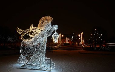 Şehrin Yeni Yıl ve Noel elektrik süslemeleri, Yarı Yıl