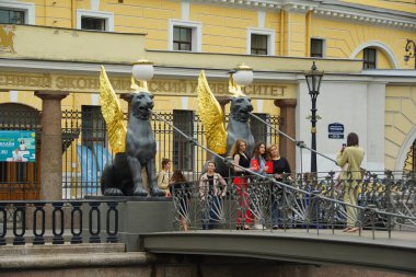 A warm summer evening and a walk along the embankment of the Griboyedov Canal, Bank Bridge and the Financial University