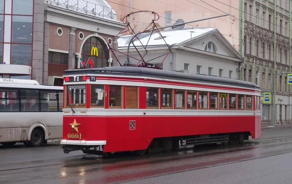 Turistická Tramvaj Jedné Ulic Vasiljevského Ostrova — Stock fotografie