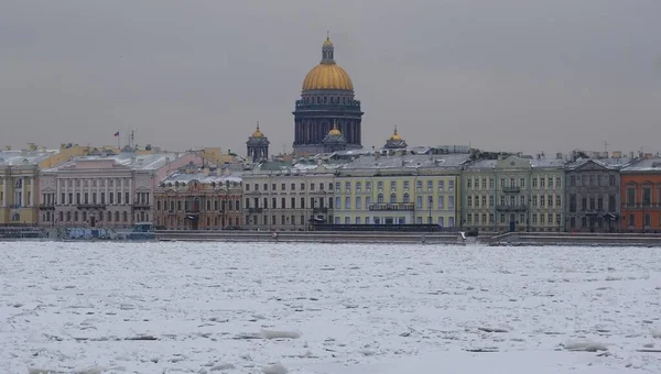 February Walk University Embankment View Isaac Cathedral — Stock Photo, Image