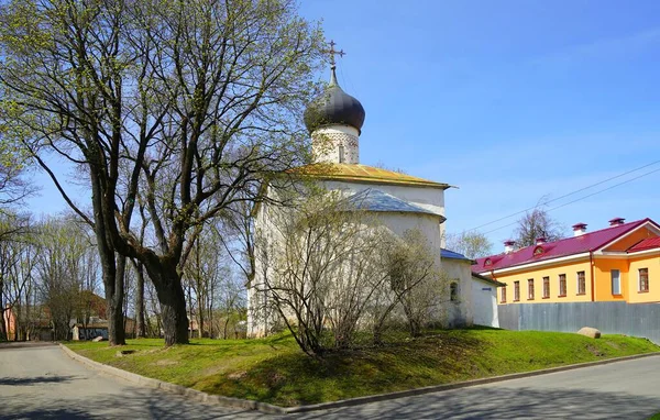 Ciekawy Spacer Ciepłym Majowym Poranku Widok Architekturę Miasta Starożytny Kościół — Zdjęcie stockowe