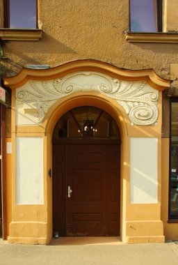 Nouveau tarzı Kuzey Sanatı cephesinin mimari tasarımının bir parçası, şehir merkezinde bina.