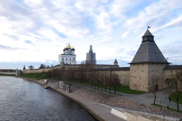 Interessante Wandeling Rond Het Prachtige Pskov Kremlin Een Warme Mei — Stockfoto