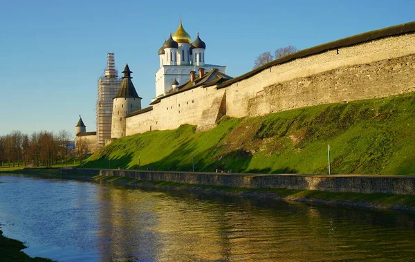 Interesting Walk Delightful Pskov Kremlin Warm May Morning — Stock Photo, Image