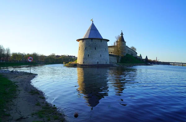 Interesante Paseo Por Encantador Kremlin Pskov Una Cálida Mañana Mayo — Foto de Stock