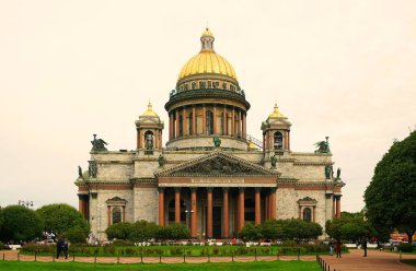 St. Isaac Katedrali St. Petersburg 'un ana sembollerinden biridir.