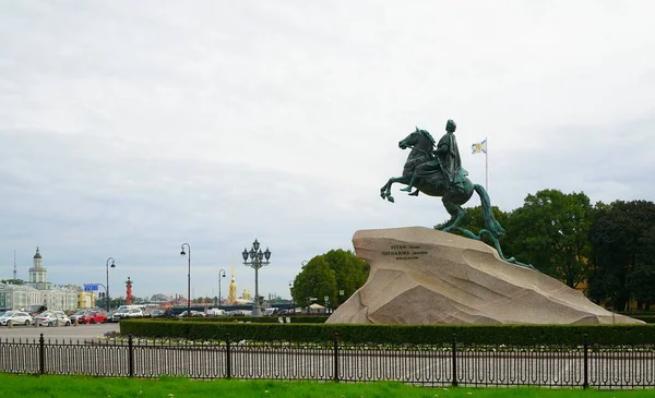 Denkmal Für Kaiser Peter Den Ersten Auf Dem Senatsplatz Bronze — Stockfoto