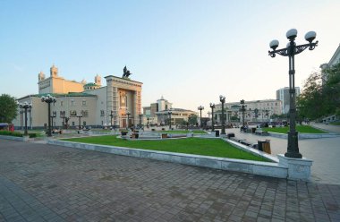 Şehir merkezinde akşam, Buryat Devlet Operası ve Bale Tiyatrosu