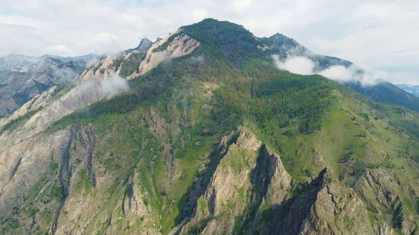 Buryatia Nın Güzel Doğal Yerlerinde Yaz Yürüyüşü Bir Dağ Nehrinde — Stok fotoğraf