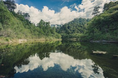 Ayna göl. Göl ayna yansıması. Doğal Göl Manzaralı, Khao l