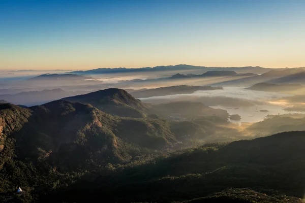Adams tepe gündoğumu manzaralı, Sri Lanka.