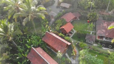 İnsansız hava aracı Bali orman tatil köyü, orman oteli, tropikal köy, bali tropikal otel