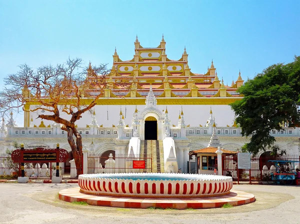 Atumashi klášter (Maha Atulaveyan Kyaungdawgyi), buddhistický klášter v Mandalay, Myanmar. — Stock fotografie