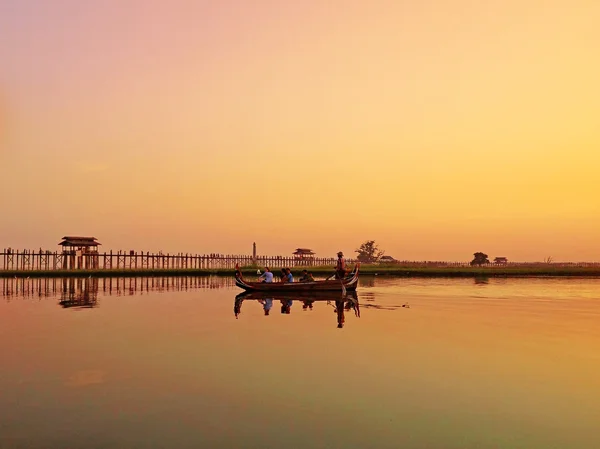 Günbatımı U olmak Köprüsü