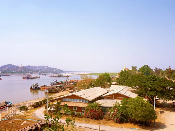 Paisaje vista desde Tadar Road Bridge Sagaing Irrawaddy River ap — Foto de Stock