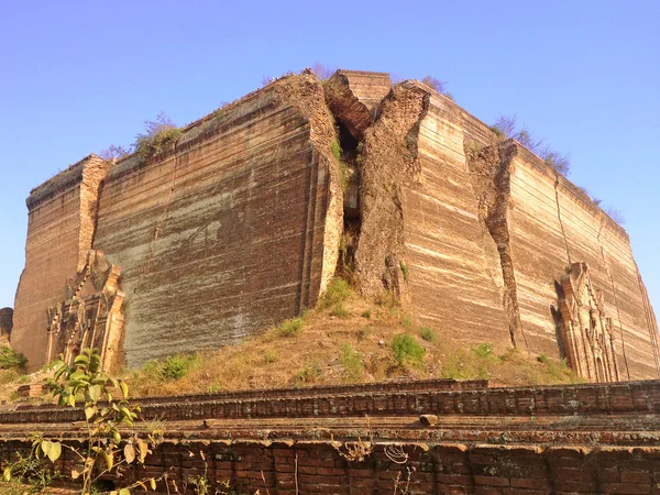 Rovine della pagoda di Pahtodawgyi, danneggiate da un terremoto, Mingu — Foto Stock
