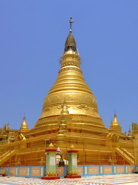 Monywa, Myanmar - 21 Nisan 2013: Yakında Oo Ponya Shin Pagoda, Sa