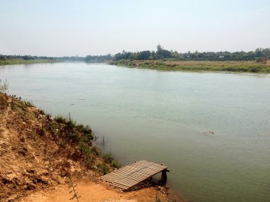 M yakınlarındaki ınwa köyünde iniş limanının feribot