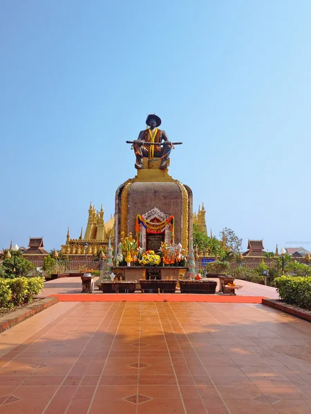 Vnější část socha krále Chao Anouvong — Stock fotografie