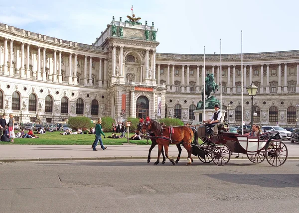Vienna, Avusturya - 21 Mart 2014: Hofburg Sarayı ve Meydanı