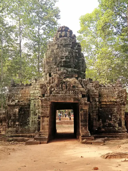 Puerta de entrada al antiguo templo de Ta Som en el increíble Angkor, Siem Reap —  Fotos de Stock