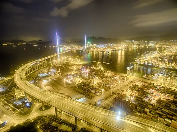 Vista aérea da cena noturna de Hong Kong, Kwai Chung, Victoria Harbour, Stonecutters 'Bridge — Fotografia de Stock